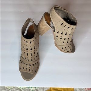 14th & Union
Trinton Laser-Cut Sandal